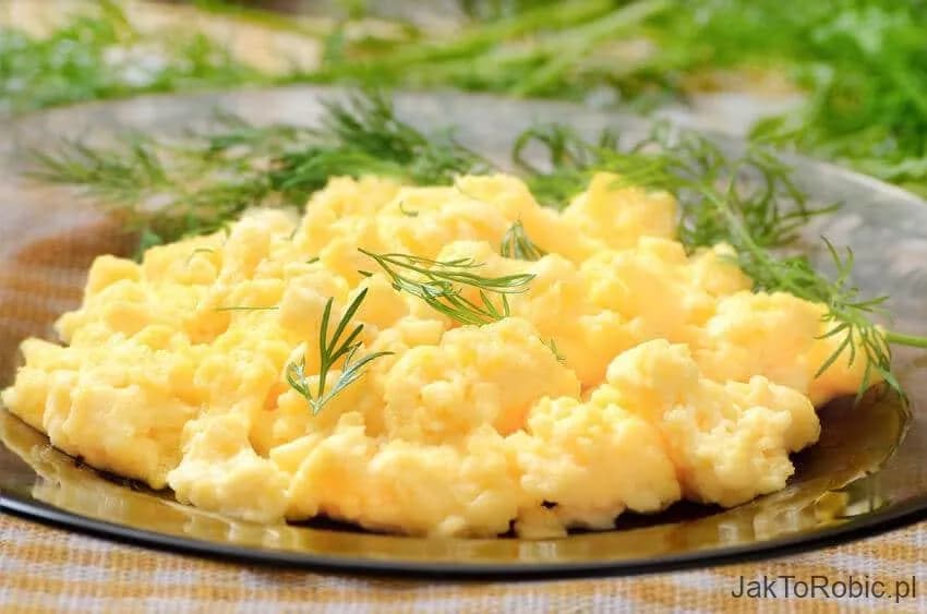 Jak zrobić dietetyczną jajecznicę, aby schudnąć i cieszyć się smakiem