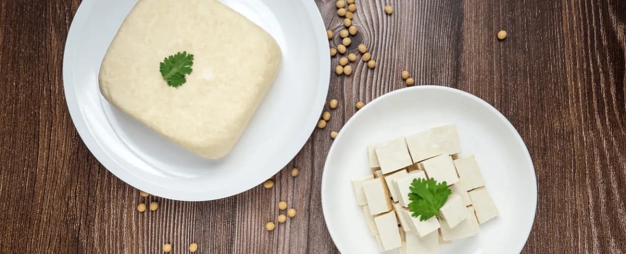 Czym zastąpić ser żółty w diecie wegańskiej? Sprawdzone alternatywy