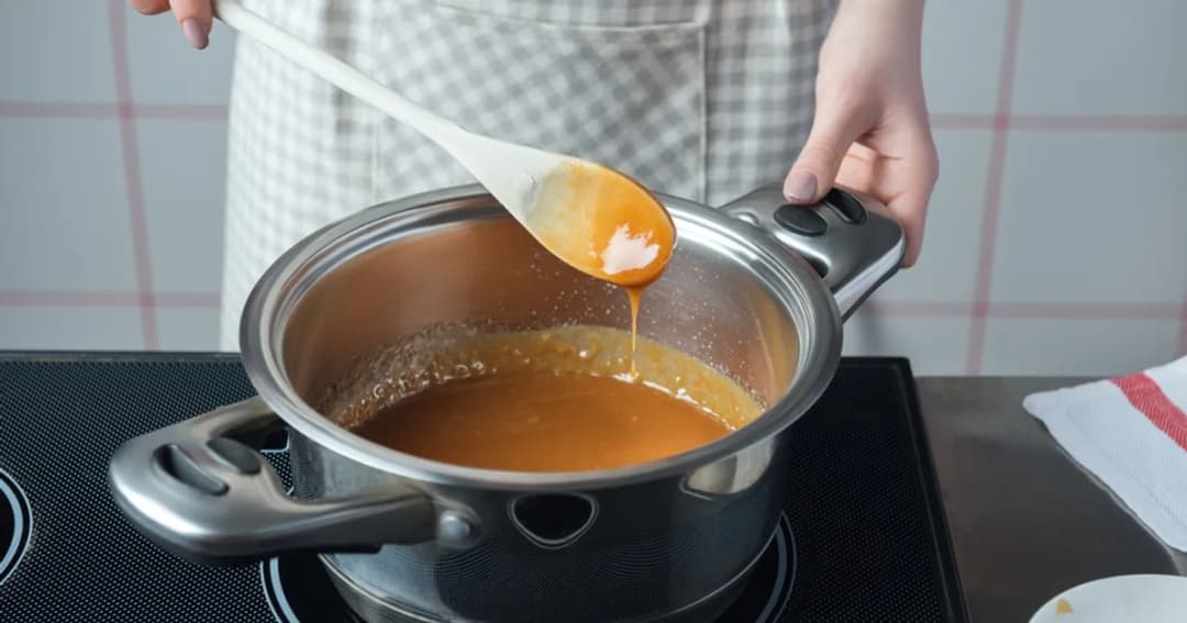 Jak zdrowo zagęścić sos fit bez mąki i zbędnych kalorii