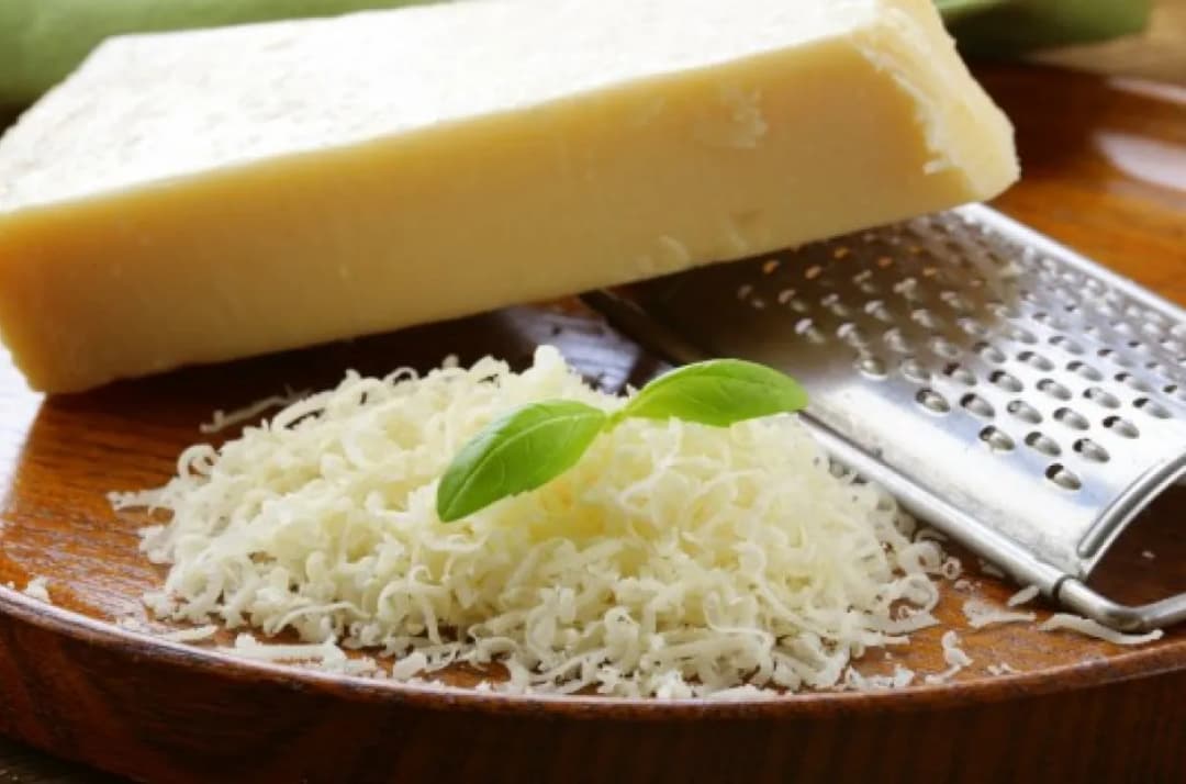 Czy parmezan jest wegetariański? Oto, co musisz wiedzieć o serze