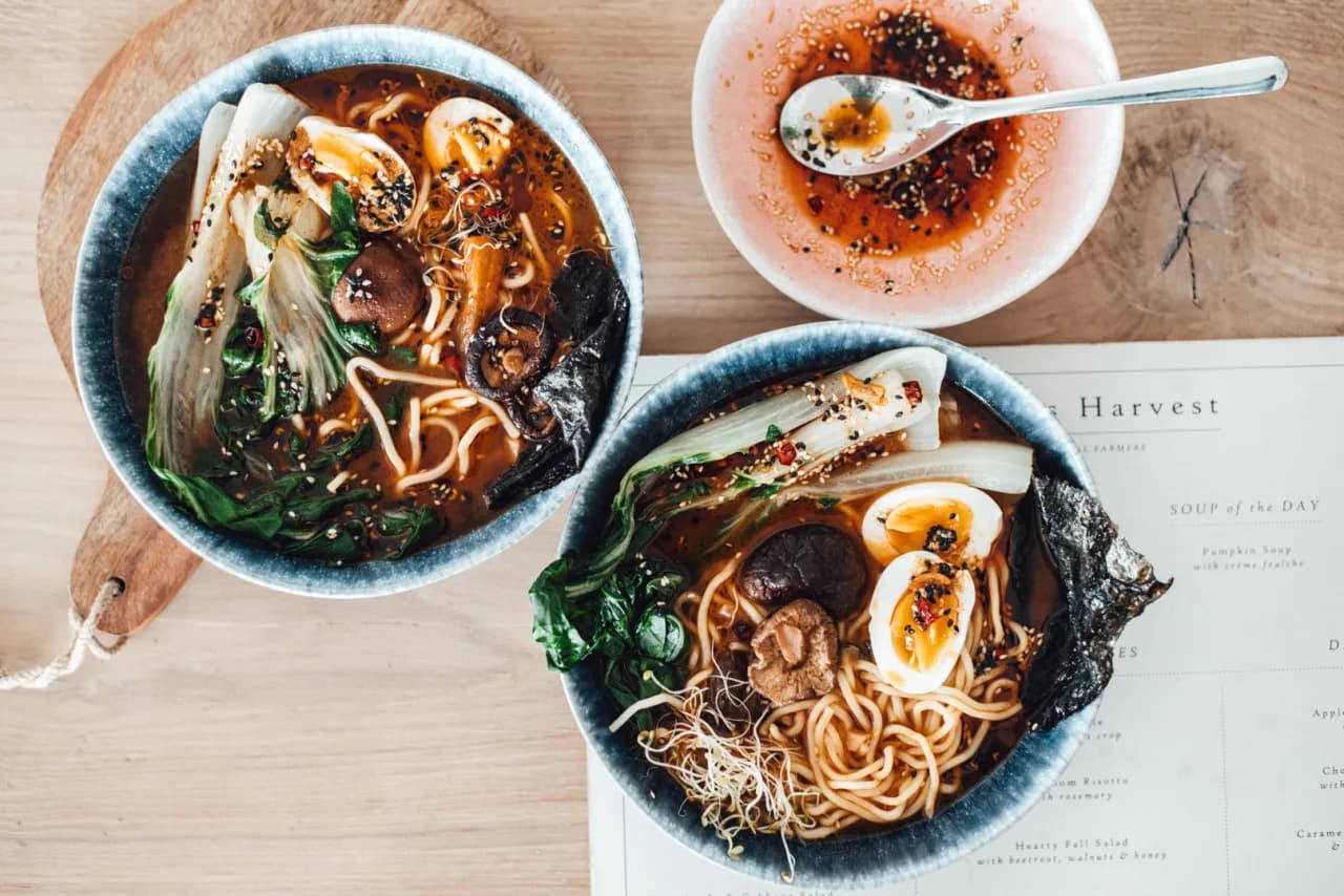 Jak zrobić ramen wegetariański, który zachwyci smakiem i zdrowiem