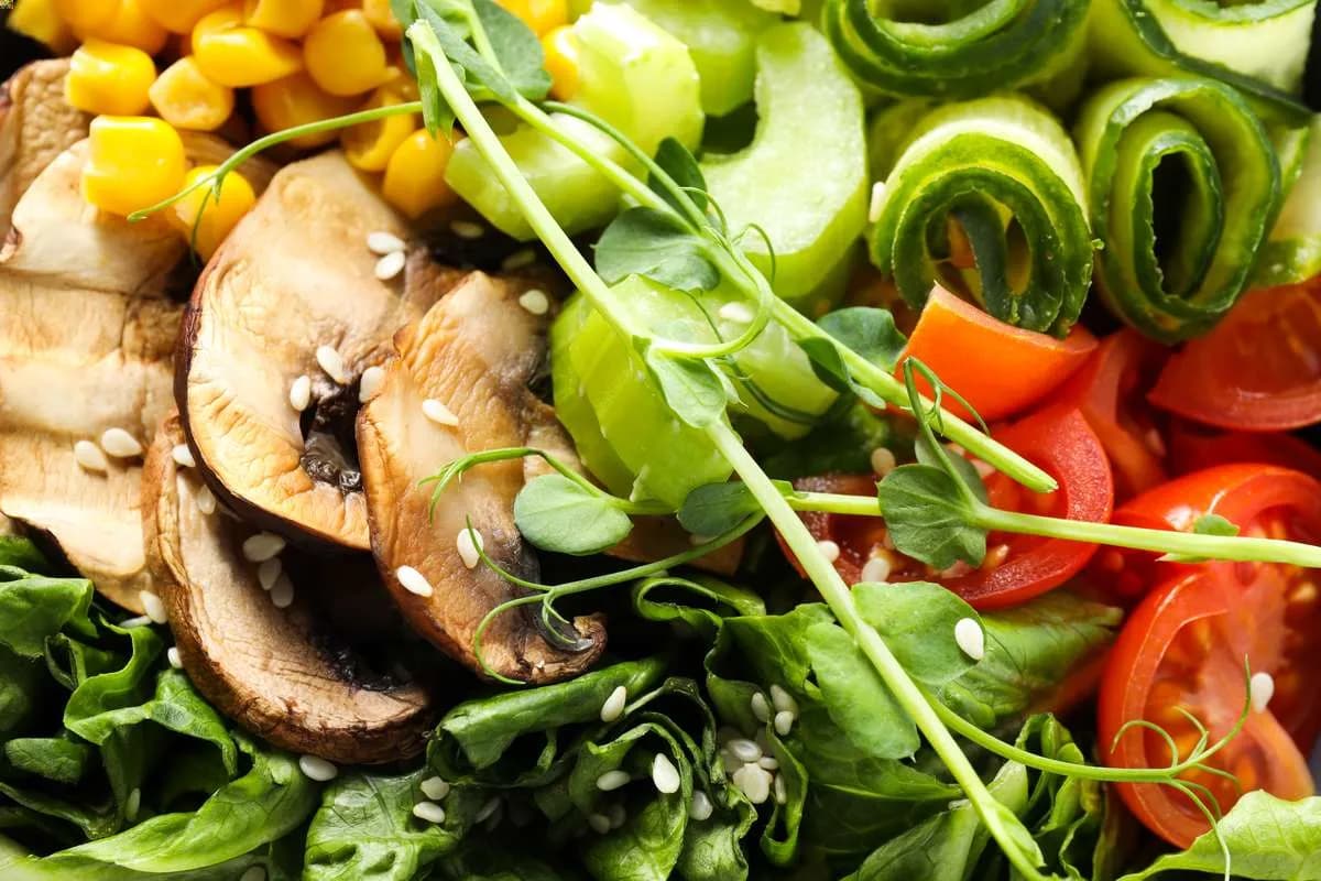 Jak ułożyć dietę wegetariańską, aby uniknąć niedoborów i cieszyć się zdrowiem