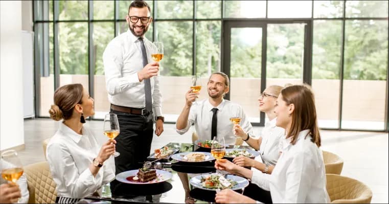 Ile kosztuje catering na urodziny? Sprawdź, co wpływa na cenę