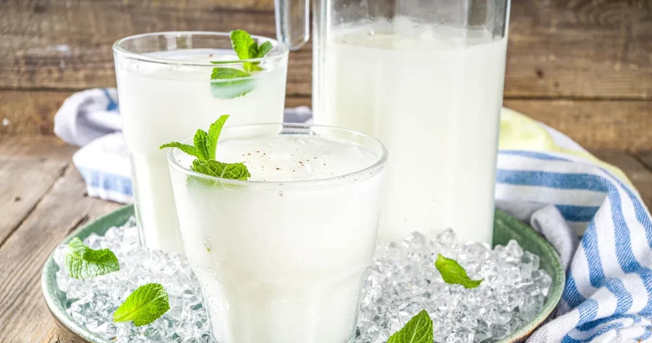 Czy maślanka jest dietetyczna? Odkryj jej niskokaloryczne właściwości