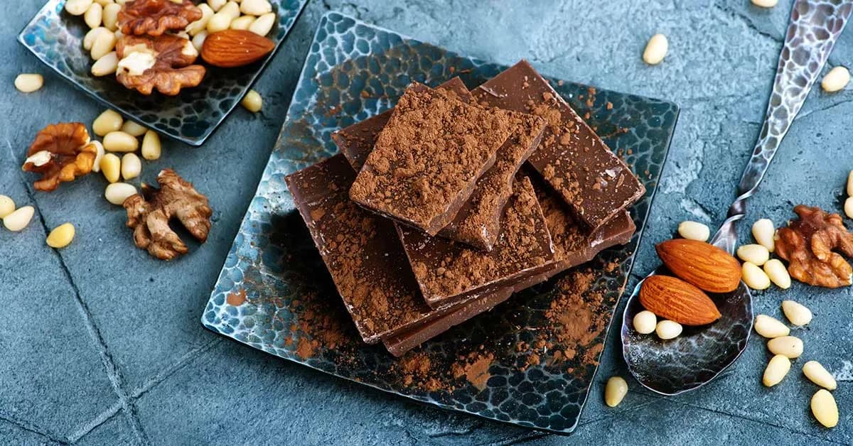 Jak zrobić wegańską czekoladę – proste przepisy na pyszne smaki