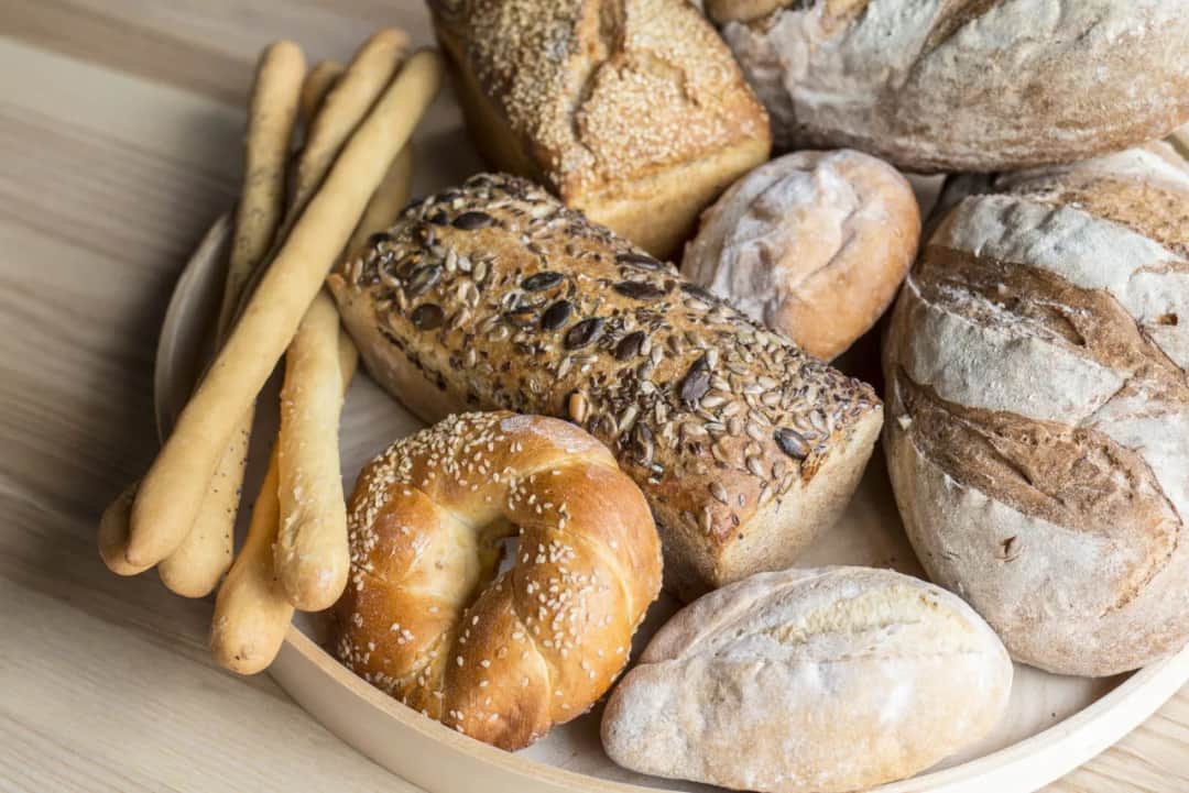 Jakie pieczywo jest dietetyczne? Odkryj zdrowe wybory dla diety