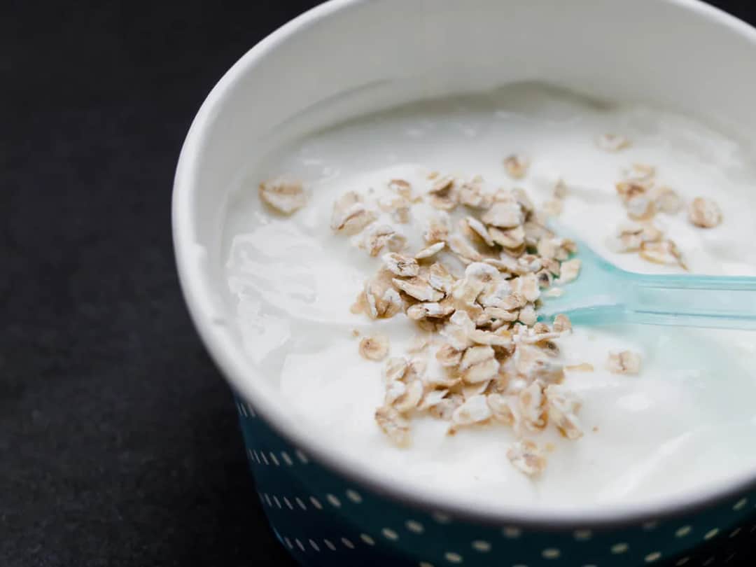 Jak zrobić wegański jogurt w domu - proste kroki i smaczne warianty