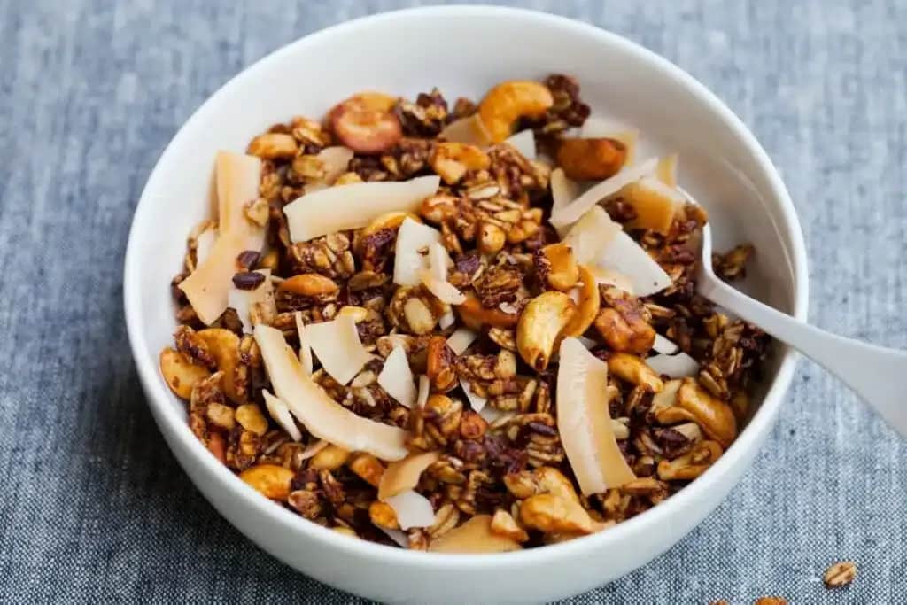 Jak zrobić granole fit – zdrowy przepis na smaczną przekąskę